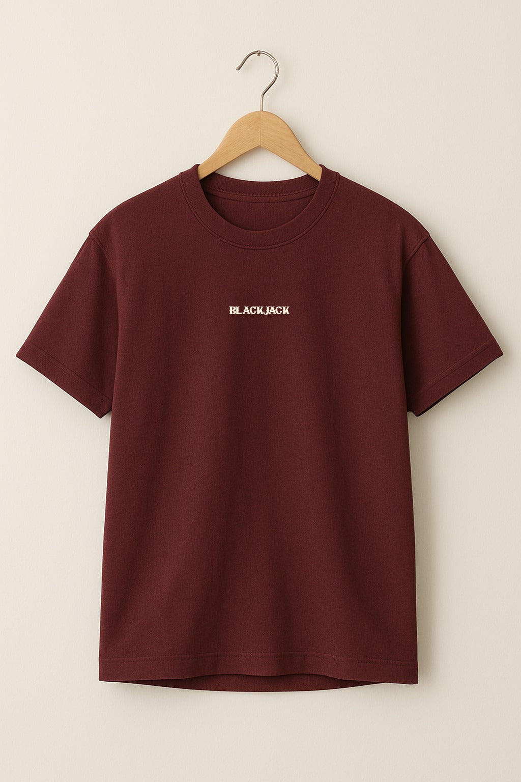 חולצה בסגנון בלאקג'ק לאישה